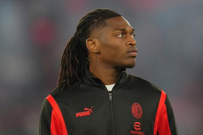 跟队记者：莱奥的小腿仍有些不适，出战博洛尼亚的可能性较小